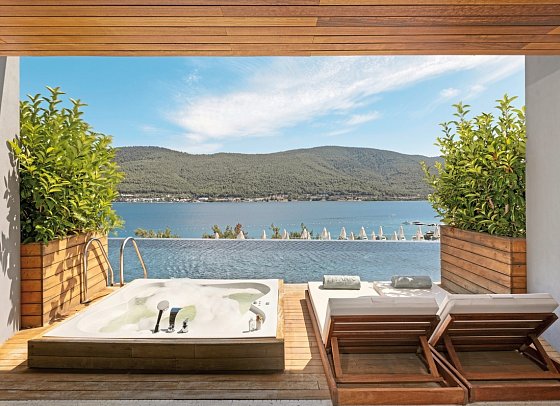 Titanic Luxury Collection Bodrum - Wohnbeispiel Doppelzimmer Exclusive Swim Up