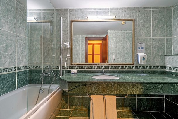 Bodrum Holiday Resort - Beispiel Bad Familienzimmer Hotel (Zimmercodierung FG1)