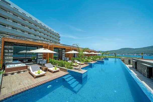 La Blanche Island Bodrum - Swim-Up Pool