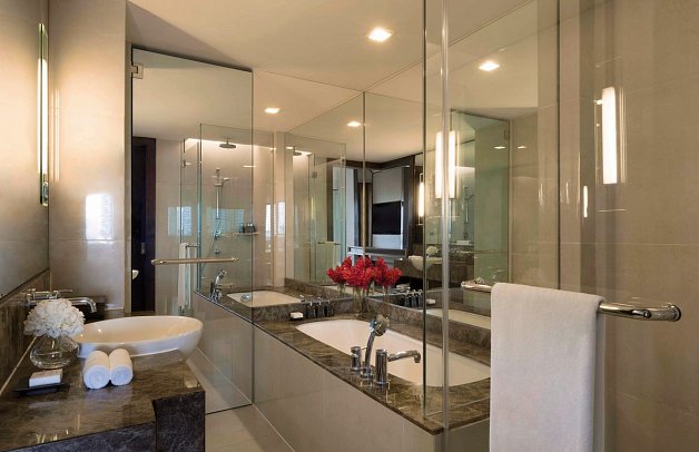 Anantara Riverside Bangkok Resort - Badbeispiel Deluxe (Zimmercodierung UD1)