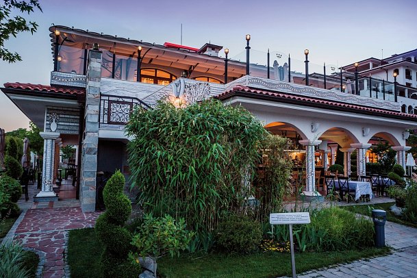 Helena Sands - Dolphin Restaurant