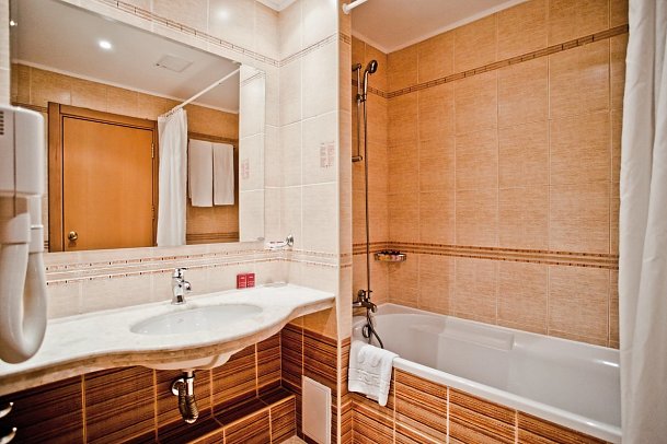 DIT Majestic Beach Resort - Wohnbeispiel Bad (Zimmercodierungen DBM, DCM & DQM)