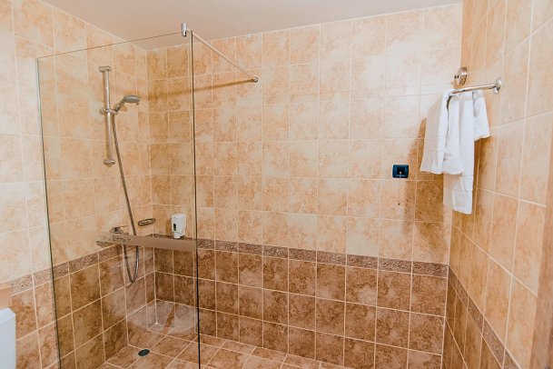 Tiara Beach - Wohnbeispiel Doppelzimmer Bad (Zimmercodierungen DBL, DCL, DEL, DBM, DCM & DQM)