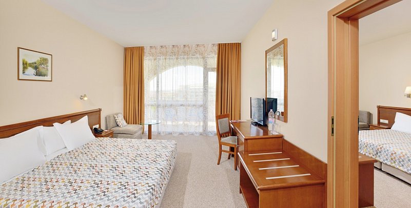 Sol Nessebar Resort - Wohnbeispiel Familienzimmer mit Verbindungstür Meerblick (Zimmercodierung FVM)