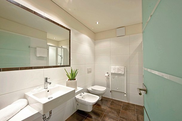Astor Hotel - Badbeispiel Doppelzimmer Panorama (Zimmercodierung D1B)