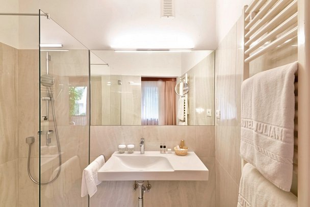 Juliane - Wohnbeispiel Doppelzimmer Ostseite Balkon (Zimmercodierung DF2)