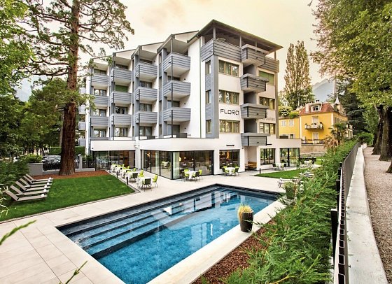 Flora Hotel & Suites