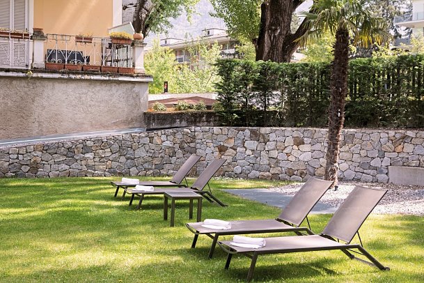 Flora Hotel & Suites