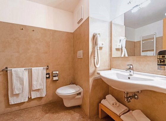 Alpine Mugon - Wohnbeispiel Juniorsuite Mughetto (Zimmercodierung JB1)