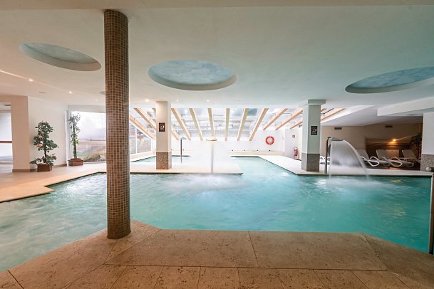 Alpine Mugon - Innenpool