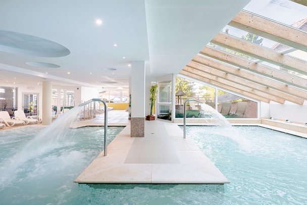 Alpine Mugon - Hallenbad