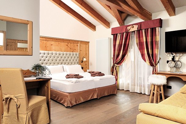 Hotel Salvadori - Wohnbeispiel Juniorsuite (Zimmercodierung JB1)