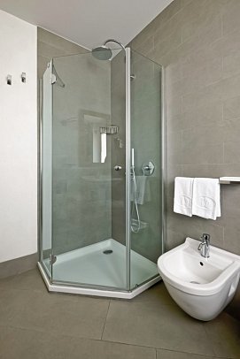 Rezia - Badbeispiel Doppelzimmer Superior (Zimmercodierung DS1)