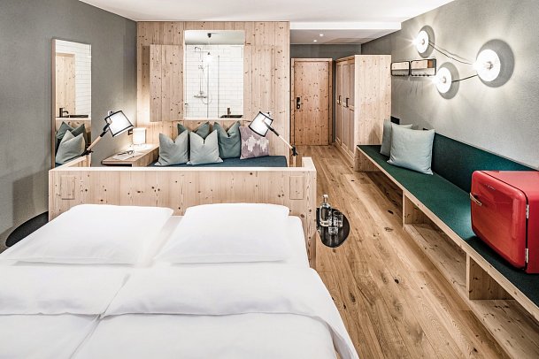 Falkensteiner Hotel Antholz - Wohnbeispiel Doppelzimmer Deluxe Talblick (Zimmercodierung DD1)