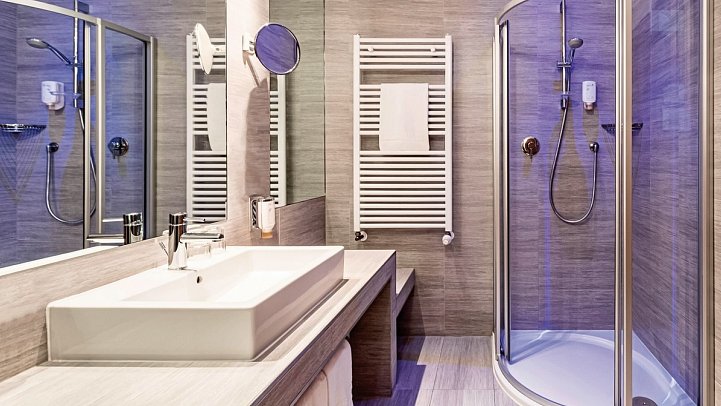 Falkensteiner Hotel Antholz - Wohnbeispiel Juniorsuite Waldblick (Zimmercodierung JF1)