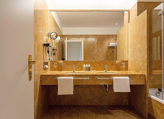 Parkhotel Laurin - Wohnbeispiel Doppelzimmer Deluxe (Zimmercodierung DD1)
