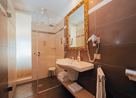 Parc Hotel du Lac - Wohnbeispiel Doppelzimmer Deluxe (Zimmercodierung DDU)