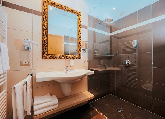 Parc Hotel du Lac - Wohnbeispiel Doppelzimmer Dolomia (Zimmercodierung DBU)