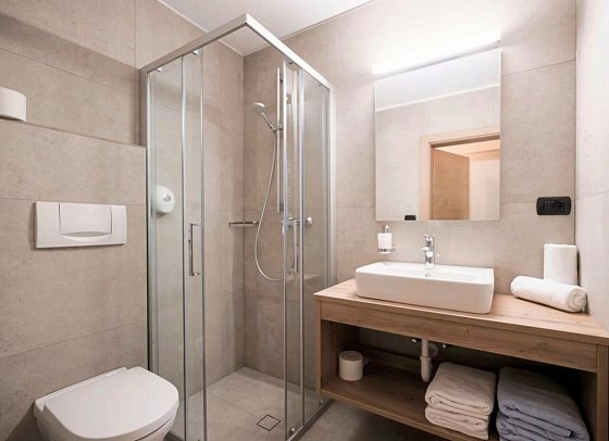 Hotel Adler - Wohnbeispiel Doppelzimmer Komfort (Zimmercodierung DF1)