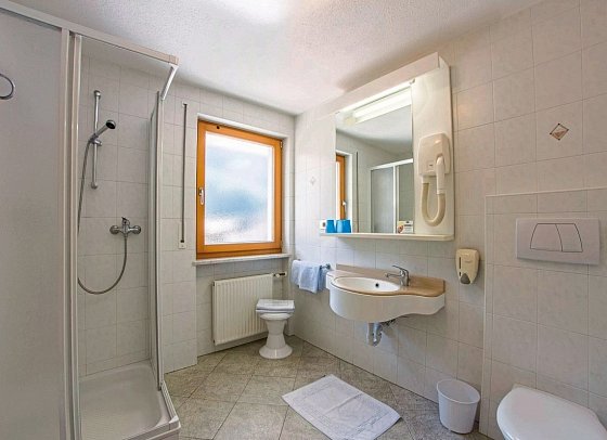 Hotel Adler - Wohnbeispiel Appartement A+B (Zimmercodierung AB1)