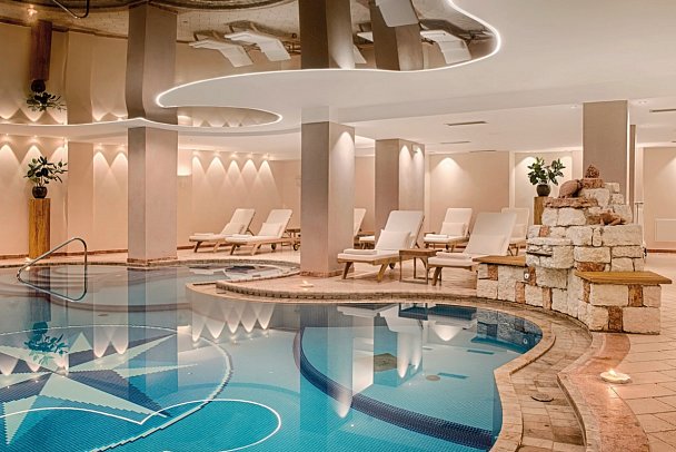 Alpin Royal Wellness Refugium & Resort Hotel - Innenpool
