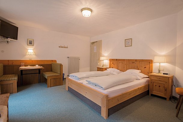 Alpenland - Wohnbeispiel Doppelzimmer Standard mit Nordbalkon (Zimmercodierung DB1)