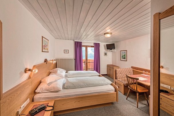 Alpenland - Wohnbeispiel Doppelzimmer Standard mit Südbalkon (Zimmercodierung DB2)