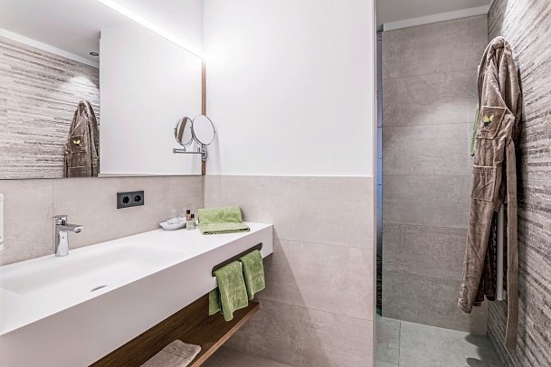 Sporthotel Zoll - Badbeispiel Doppelzimmer reBALANCE (Zimmercodierung DB1)