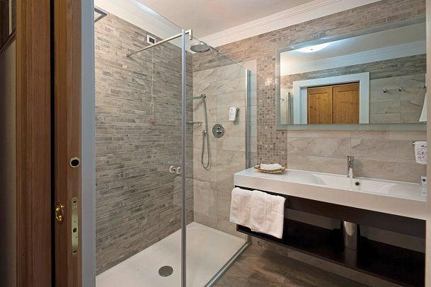 Kristiania Pure Nature Hotel & Spa - Wohnbeispiel Doppelzimmer Azzurrite (Zimmercodierung DB3)