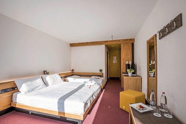 Blu Senales Family & Active Resort - Wohnbeispiel Vierbettzimmer Standard Cristal (Zimmercodierung RB1)