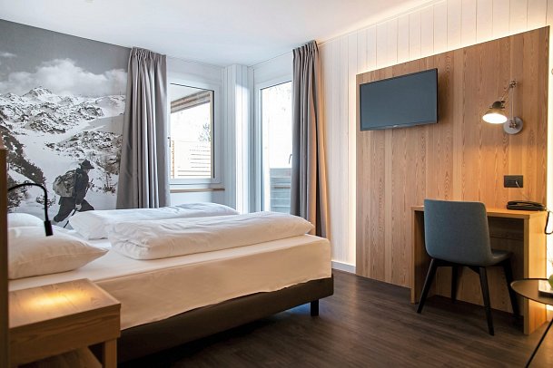 Blu Senales Family & Active Resort - Wohnbeispiel Doppelzimmer Superior mit Balkon Zirm (Zimmercodierung DS2)