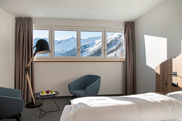 Blu Senales Family & Active Resort - Wohnbeispiel Familienzimmer Zirm (Zimmercodierung FB1)