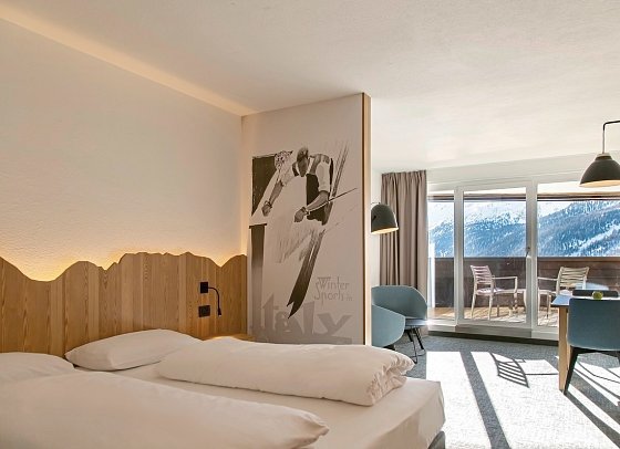 Blu Senales Family & Active Resort - Wohnbeispiel Familienzimmer mit Balkon (Zimmercodierung FB2)