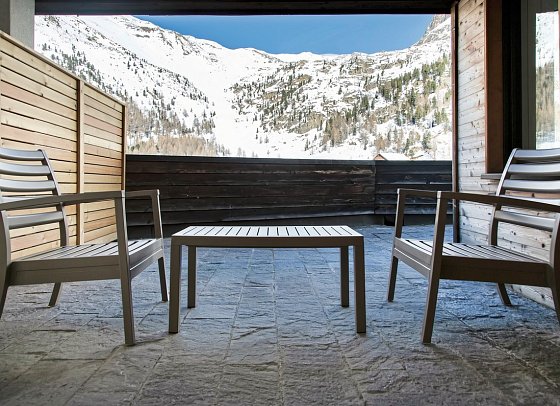 Blu Senales Family & Active Resort - Beispiel Balkon Doppelzimmer Superior mit Balkon (Zimmercodierungen DS2 & TS2)
