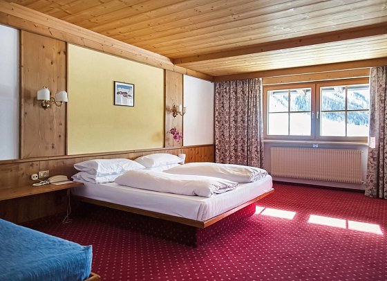Sporthotel Kurzras - Wohnbeispiel Dreibettzimmer (Zimmercodierungen TB1 & FB1)