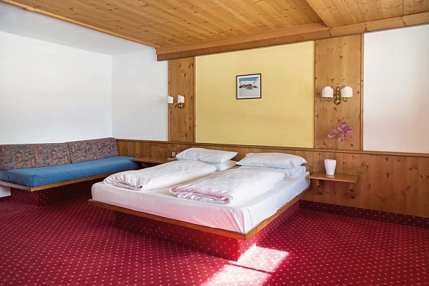 Sporthotel Kurzras - Wohnbeispiel Dreibettzimmer (Zimmercodierungen TB1 & FB1)