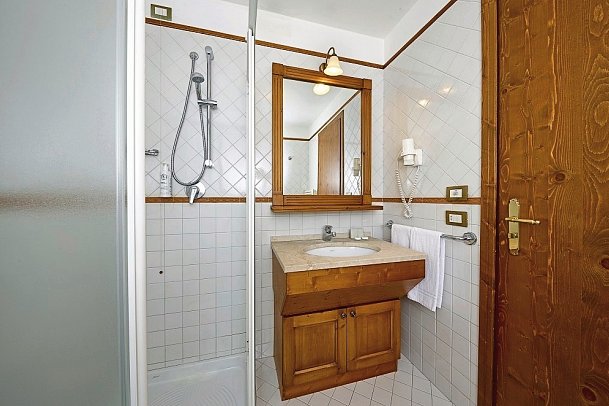 Grand Hotel Misurina - Badbeispiel Doppelzimmer (Zimmercodierungen DB1 & DB2)