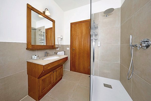 Grand Hotel Misurina - Badbeispiel Doppelzimmer Superior (Zimmercodierungen DS1, DS2, DS3 & DSI)