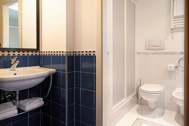 Golf Hotel - Badbeispiel Doppelzimmer Superior (Zimmercodierungen DS1 & DS2)