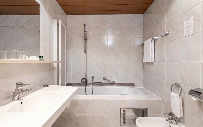 GrünerBaum Hotels - Wohnbeispiel Juniorsuite Haupthaus (Zimmercodierung JBU)