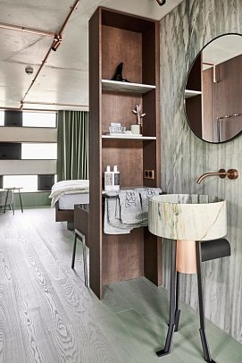 Boutique Hotel Badhaus - Wohnbeispiel Doppelzimmer Deluxe (Zimmercodierungen DD1 & DD2)