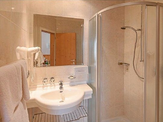 Vinumhotel Feldthurnerhof - Wohnbeispiel Doppelzimmer Dolomiten (Zimmercodierung DBB)