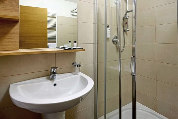 Blu Hotel Acquaseria - Badbeispiel Familienzimmer (Zimmercodierung FB1)