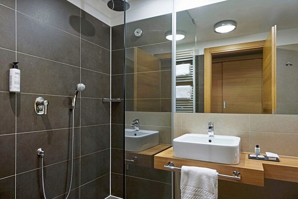 Blu Hotel Acquaseria - Badbeispiel Juniorsuite (Zimmercodierung JB1)