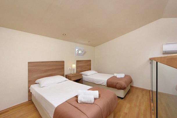 Olympion Village Hotel - Wohnbeispiel Maisonette Gartenblick (Zimmercodierung MBG)