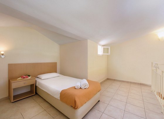 Olympion Village Hotel - Wohnbeispiel Maisonette Gartenblick (Zimmercodierung MBG)