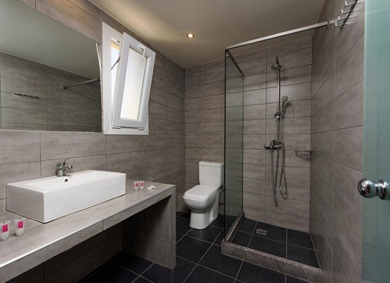 Olympion Village Hotel - Badbeispiel Maisonette Gartenblick