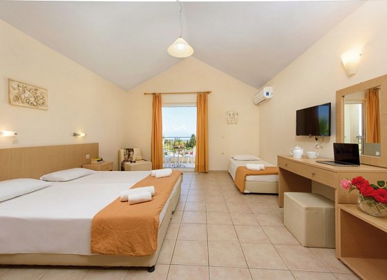 Olympion Village Hotel - Wohnbeispiel Doppelzimmer Poolblick (Zimmercodierung DBP)