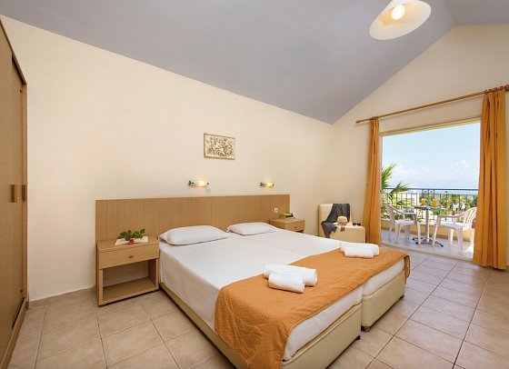 Olympion Village Hotel - Wohnbeispiel Doppelzimmer Poolblick (Zimmercodierung DBP)