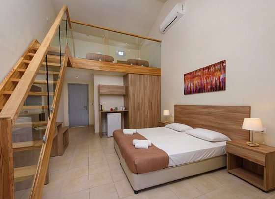 Olympion Village Hotel - Wohnbeispiel Maisonette Gartenblick (Zimmercodierung MBG)